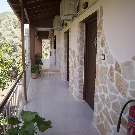 Ta Kavourakia 아파트